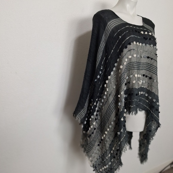 DEMDACO Grey & Black Boho Fringe Southwestern Artisan Western Poncho One Size - Picture 7 of 15